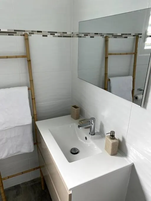 펜션 프티-부르 Tiny House Paisible En Campagne 빌라